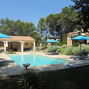 L'oustau De Bigatie Bed & Breakfast